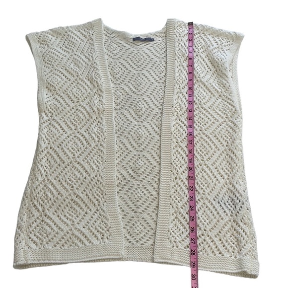 𝅺B. Young Knitted Vest - Size Medium - Picture 7 of 7